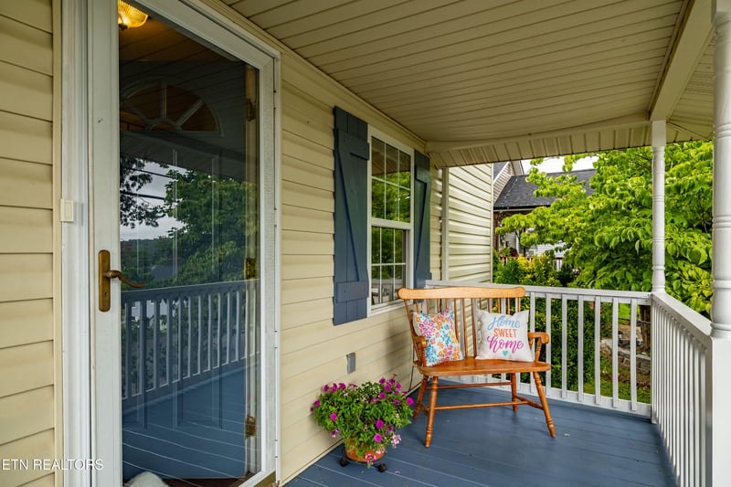706 N C St, Lenoir City, TN 37771