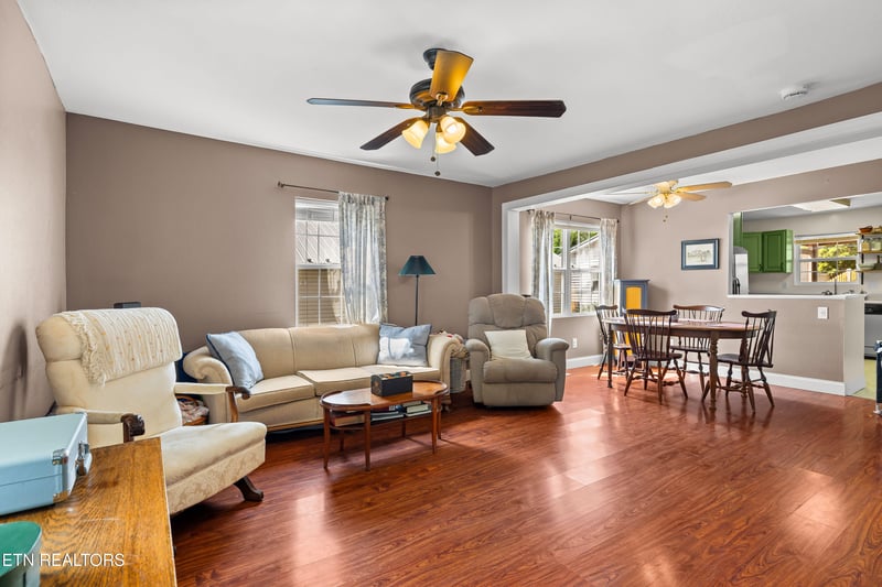 706 N C St, Lenoir City, TN 37771