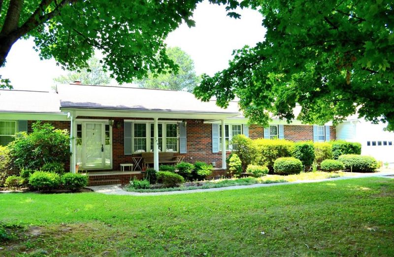 706 W Hunt Rd, Alcoa, TN 37701