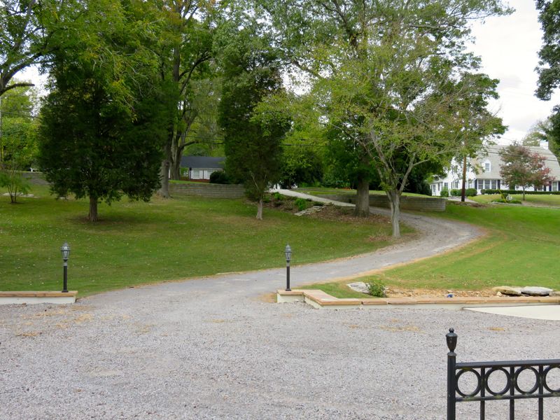 707 Eagle Bend Rd, Clinton, TN 37716