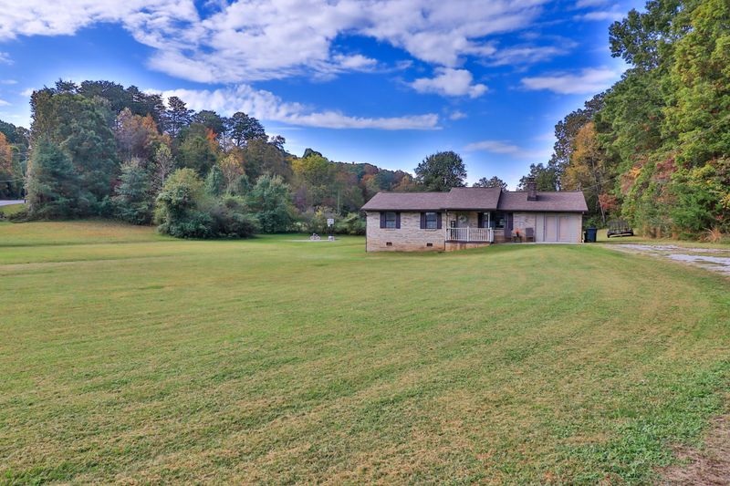707 Henry Ln, Greenback, TN 37742