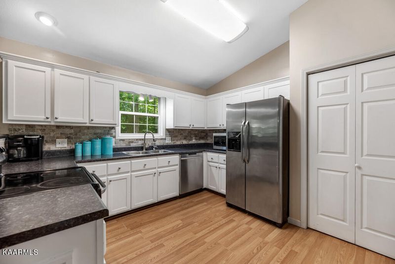 707 Jane Phillips Rd, Oneida, TN 37841