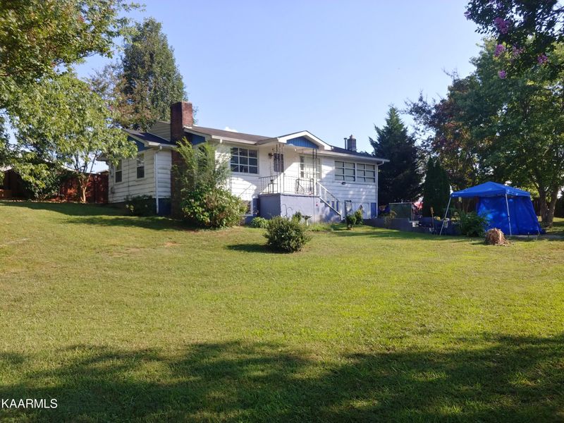 707 Lark St, Athens, TN 37303