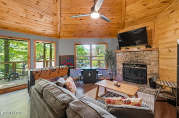 707 Maple Ct, Gatlinburg, TN 37738