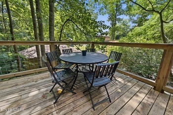 707 Maple Ct, Gatlinburg, TN 37738