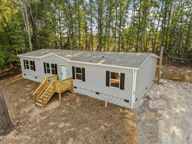 707 Old Riceville Rd, Athens, TN 37303
