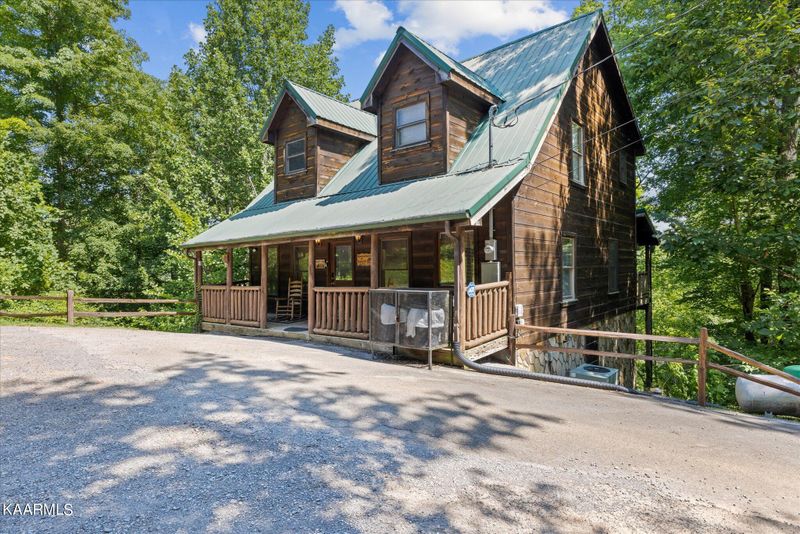 707 Ridgefield Dr, Sevierville, TN 37876