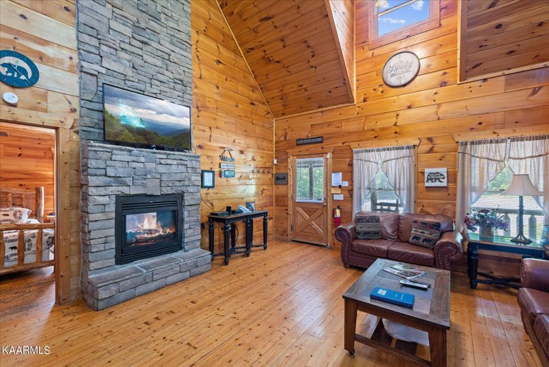 707 Ridgefield Dr, Sevierville, TN 37876
