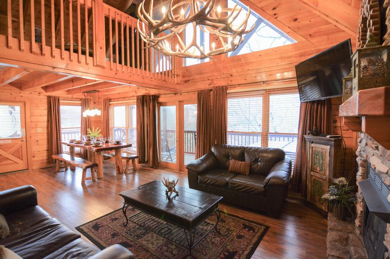 707 Ridgewood Way, Pigeon Forge, TN 37863