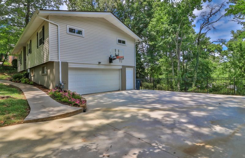 708 Aeronca Rd, Knoxville, TN 37919