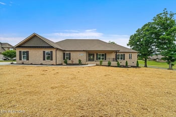 708 Majestic Mtns Blvd, Walland, TN 37886
