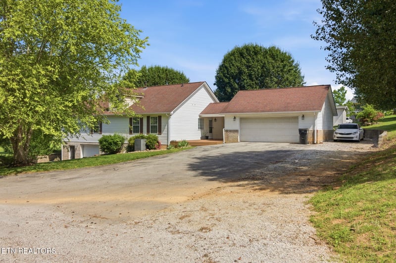 708 New Clear Branch Rd, Rocky Top, TN 37769
