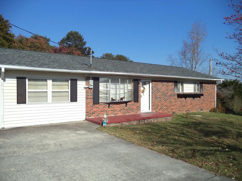 708 Scenic Dr, Kingston, TN 37763