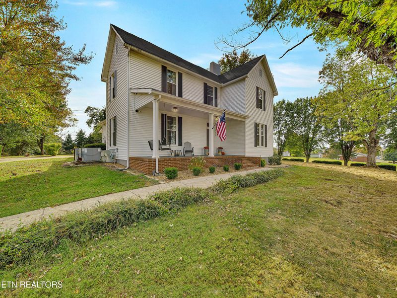 708 Sweetwater Vonore Rd, Sweetwater, TN 37874