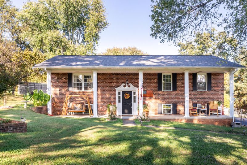 708 Trail Ridge Dr, Maryville, TN 37803
