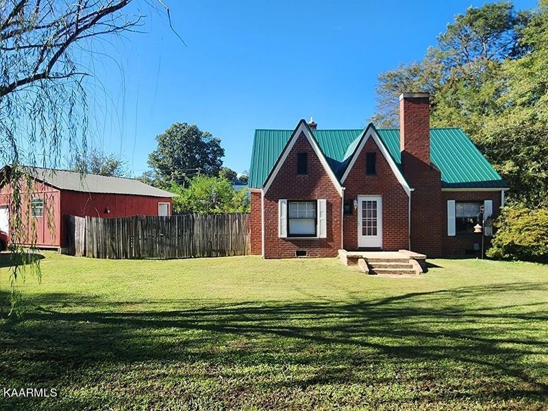 708 Virginia Ave, Athens, TN 37303