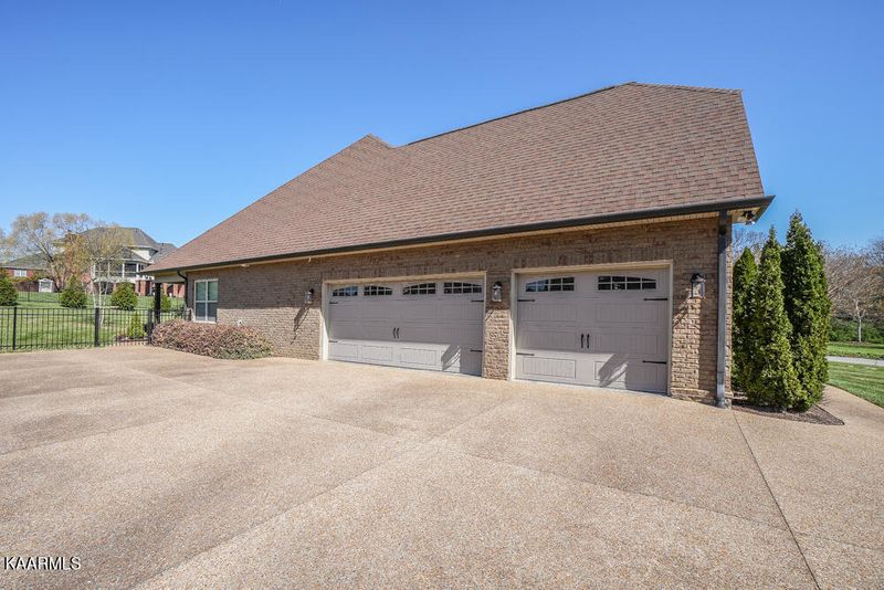 708 Waverly Ct, Alcoa, TN 37701