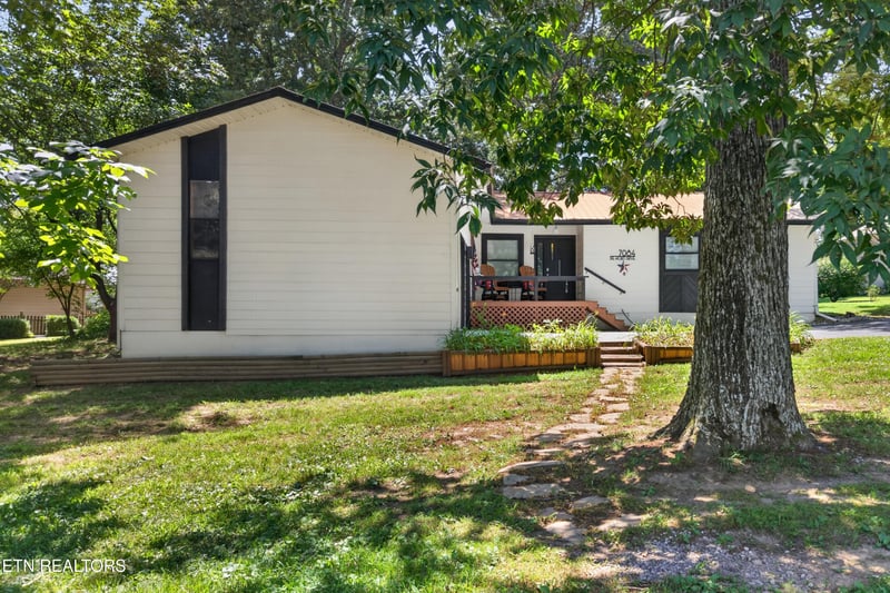 7084 Big Horn Dr, Crossville, TN 38572