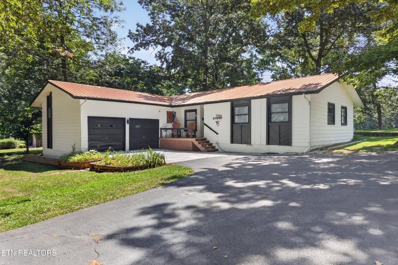 7084 Big Horn Dr, Crossville, TN 38572