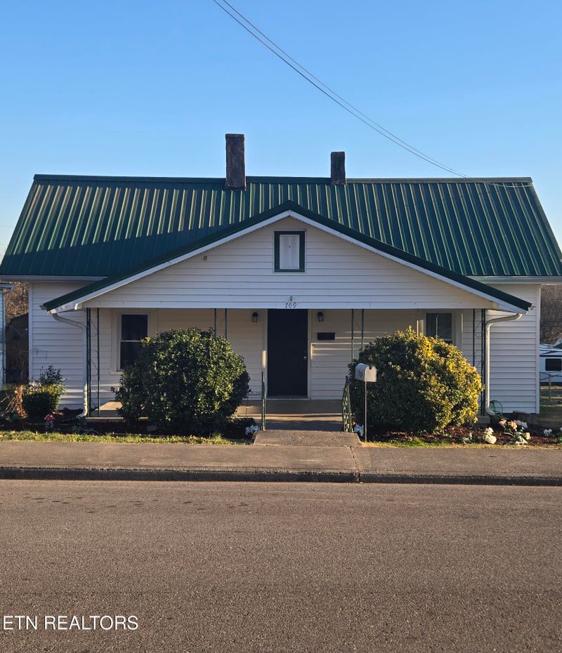 709 Cedar St, Loudon, TN 37774