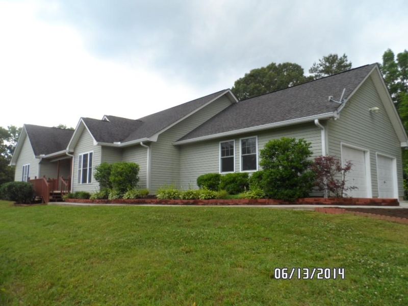 709 Cemetery Rd, Oliver Springs, TN 37840