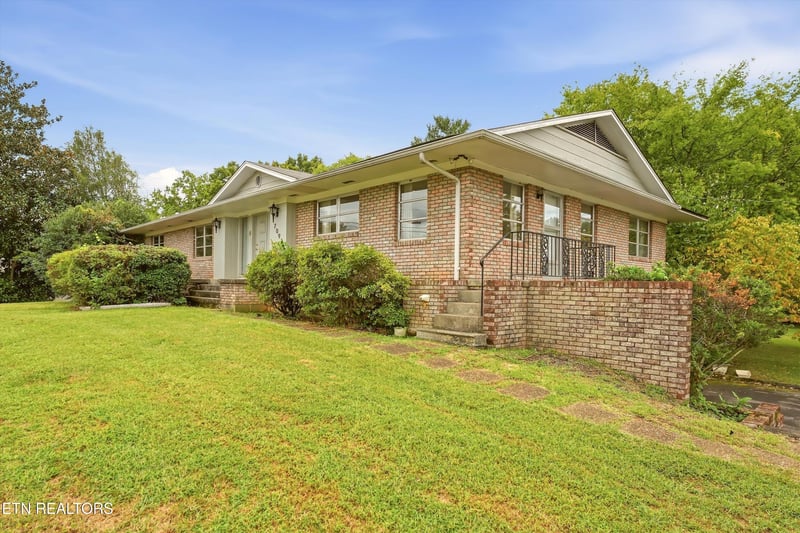 709 Chateaugay Rd, Knoxville, TN 37923