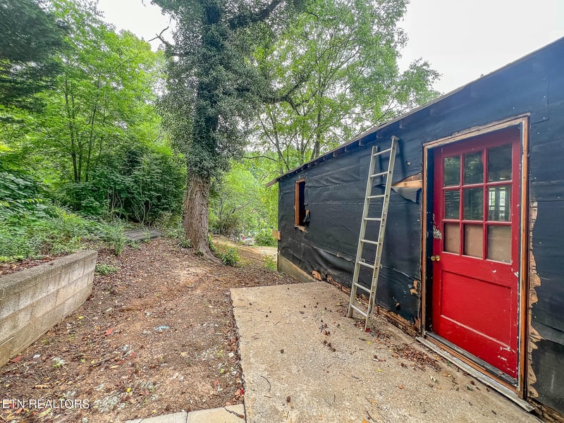 709 Lakeview Church Ln, Harriman, TN 37748