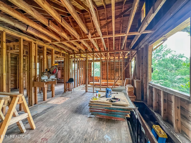 709 Lakeview Church Ln, Harriman, TN 37748