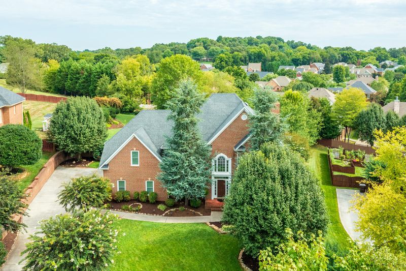 709 Mcguffeys Dr, Knoxville, TN 37934