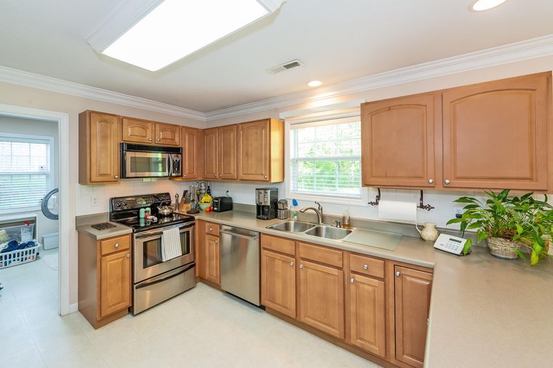 709 Mountain Pass Ln, Knoxville, TN 37923