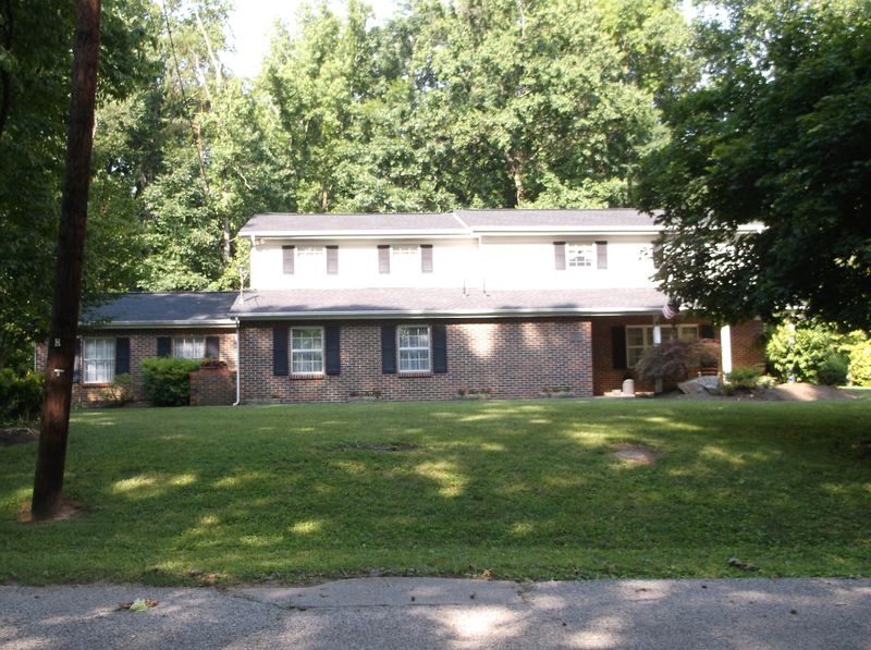 709 Sherwood, Harriman, TN 37748