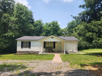 709 Skyline Dr, Harriman, TN 37748