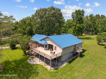 71 Creekway Dr, Crossville, TN 38555