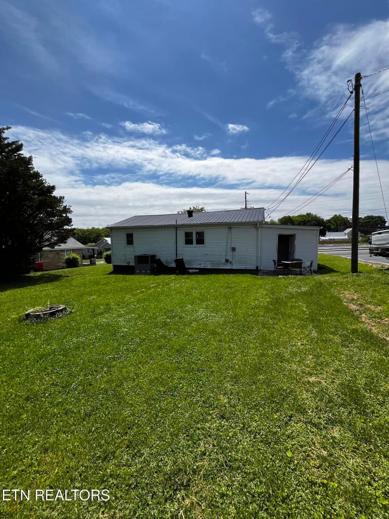 71 Taylor Ave, Crossville, TN 38555