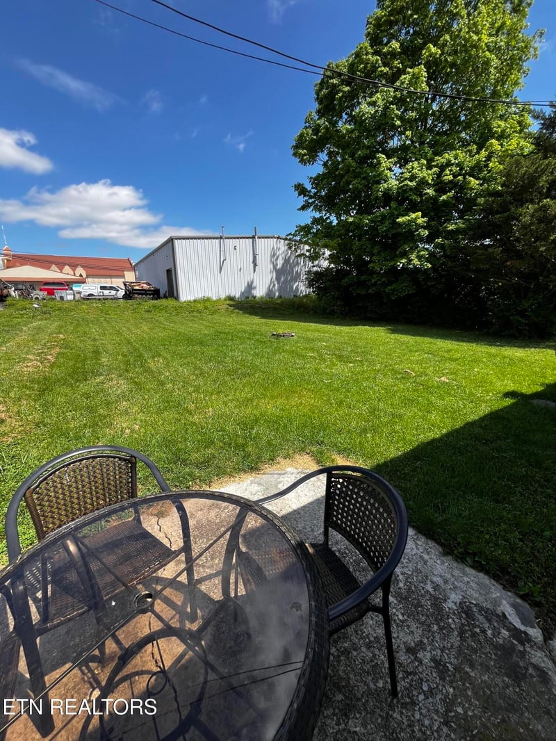 71 Taylor Ave, Crossville, TN 38555