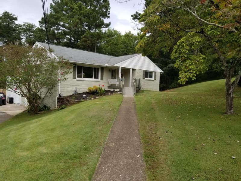 710 E Ridgecrest Dr, Kingston, TN 37763