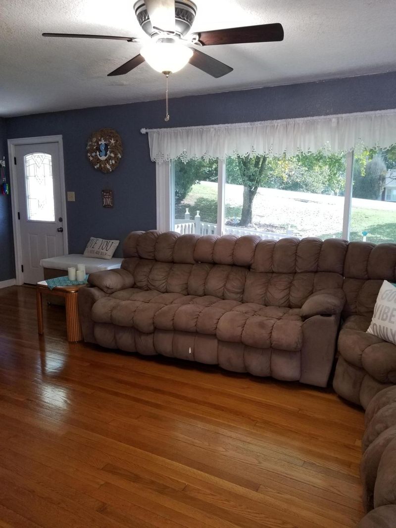 710 E Ridgecrest Dr, Kingston, TN 37763