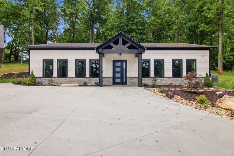710 Knight Rd, Knoxville, TN 37920