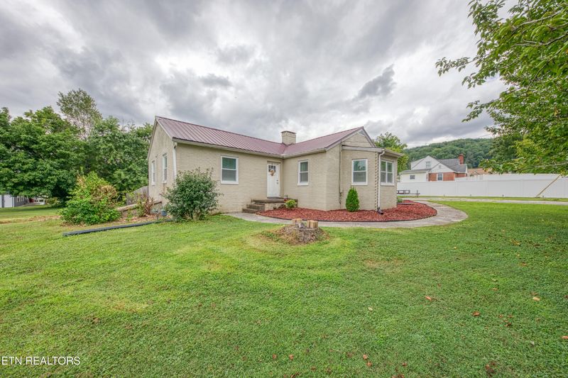 710 Lantana Ln, Clinton, TN 37716