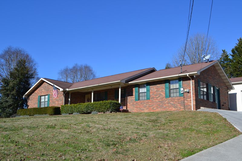 710 Northview Dr, Kodak, TN 37764