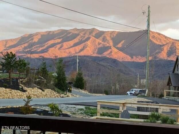 710 Village Loop Rd, Gatlinburg, TN 37738