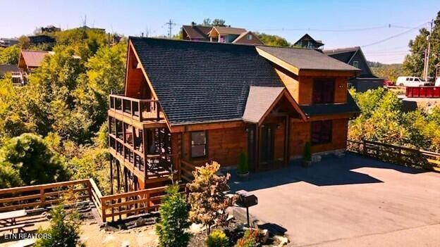 710 Village Loop Rd, Gatlinburg, TN 37738
