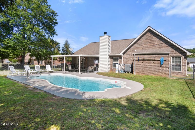 7103 Italy Dr, Corryton, TN 37721