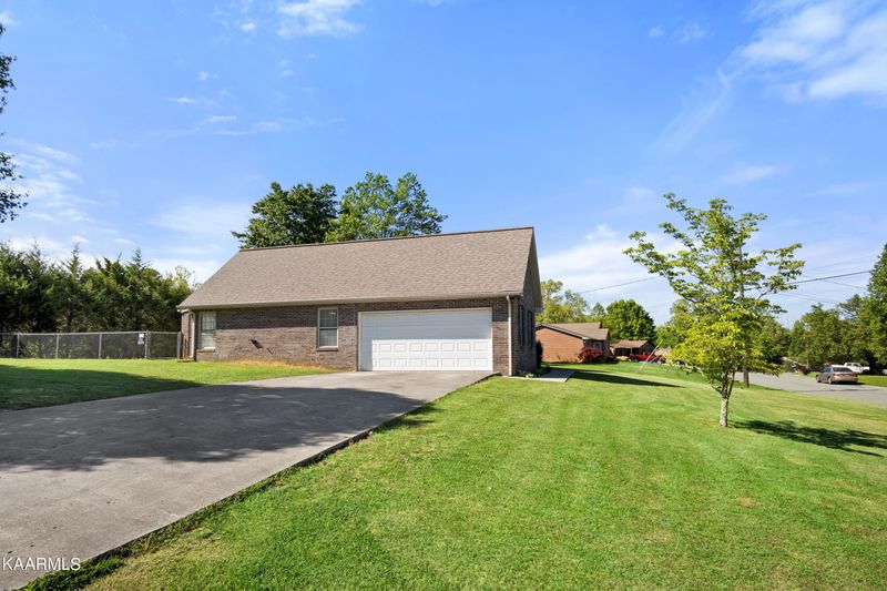 7103 Italy Dr, Corryton, TN 37721