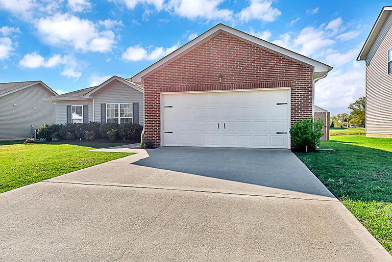 7104 Lawgiver Cir, Corryton, TN 37721