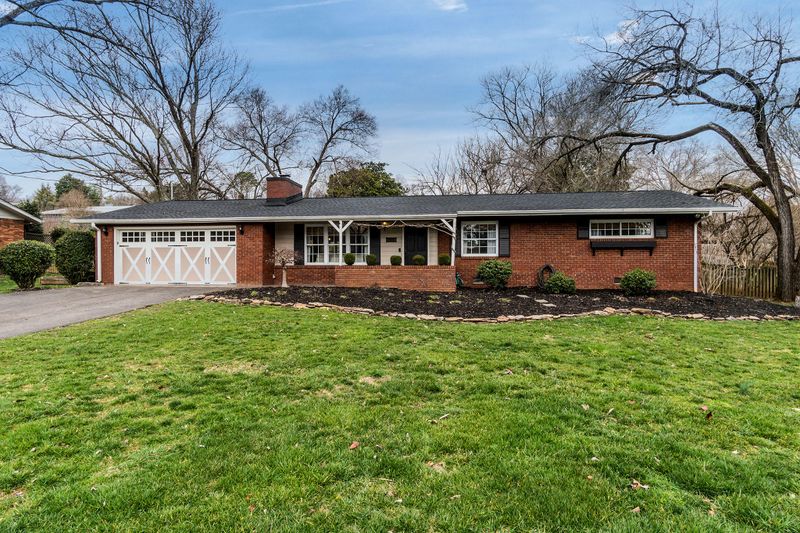 7105 Gainesborough Dr, Knoxville, TN 37909
