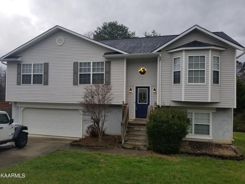 7105 Lyle Bend Ln, Knoxville, TN 37918