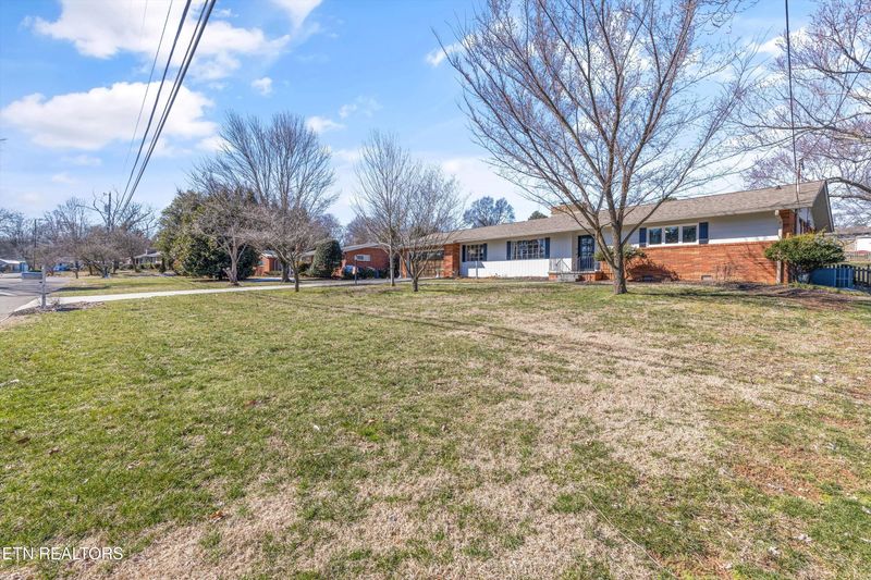 7109 Gainesborough Dr, Knoxville, TN 37909