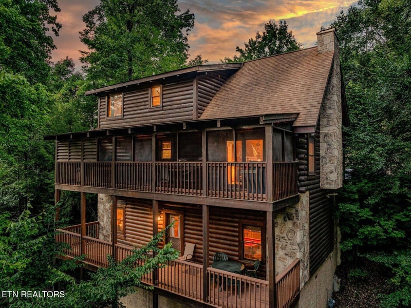 711 Black Hawk Way #252, Pigeon Forge, TN 37863