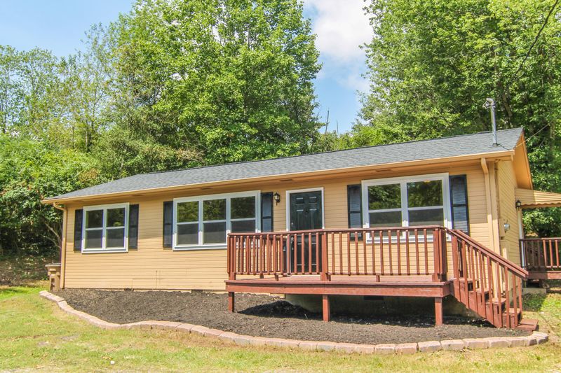 711 Black Oak Dr, Knoxville, TN 37912